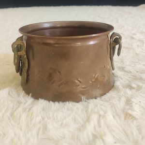 Vintage Hand-Hammered Copper Cauldron – Antique Brass Handles, Rustic Farmhouse Planter