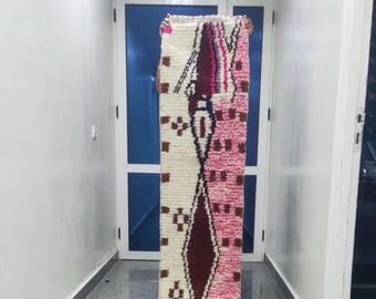 Handgemaakt roze berberloperkleed: Marokkaans wollen gangtapijt