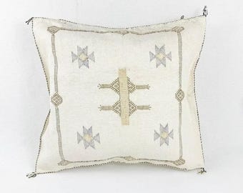 Cojín lumbar blanco de seda de cactus marroquí hecho a mano