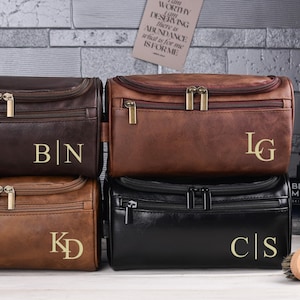 Personalize Leather Toiletry Bag, Groomsmen Gift, Men&#39;s Engraved Dopp Kit, Anniversary Gift for Him, Travel Toiletry Bag, Leather Accessory