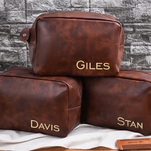 Personalize Leather Toiletry Bag, Groomsmen Bags Gift, Men&#39;s Embroidery Dopp Kit, Wedding Gift for Him,Travel Toiletry Bag,Leather Accessory