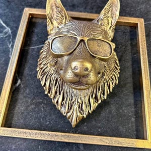 Wolf Head Wall Sculpture, Resin Animal Sculpture with Metal Frame, Cool Dog Wall Sculpture with Sunglasses, Gold German Shepherd Wall Art