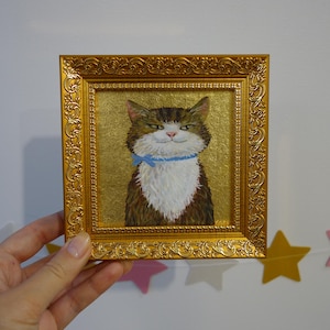 Pintura al óleo original de un lindo gato dorado, arte con pan de oro, arte de pared para salón, pintura pequeña, arte de Europa del Este, obra de arte con marco dorado, retrato de gatito