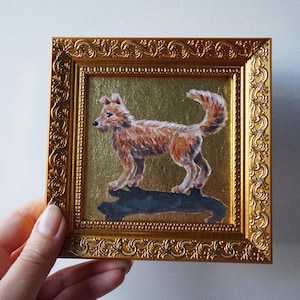 Pintura original de perro en oro, arte con pan de oro, arte de pared para salón, pintura pequeña, arte de Europa del Este, obra de arte con marco dorado, retrato de mascota