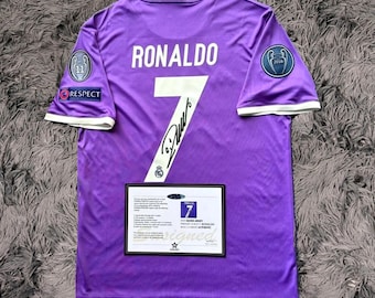 Maillot/maillot extérieur 17/18 violet Real Madrid SIGNÉ Cristiano Ronaldo - COA - 2017