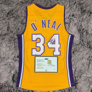 Maillot De Basket Lakers Signé Par Shaq O'Neal ET Magic Johnson - Années 90 - Pièce De Collection