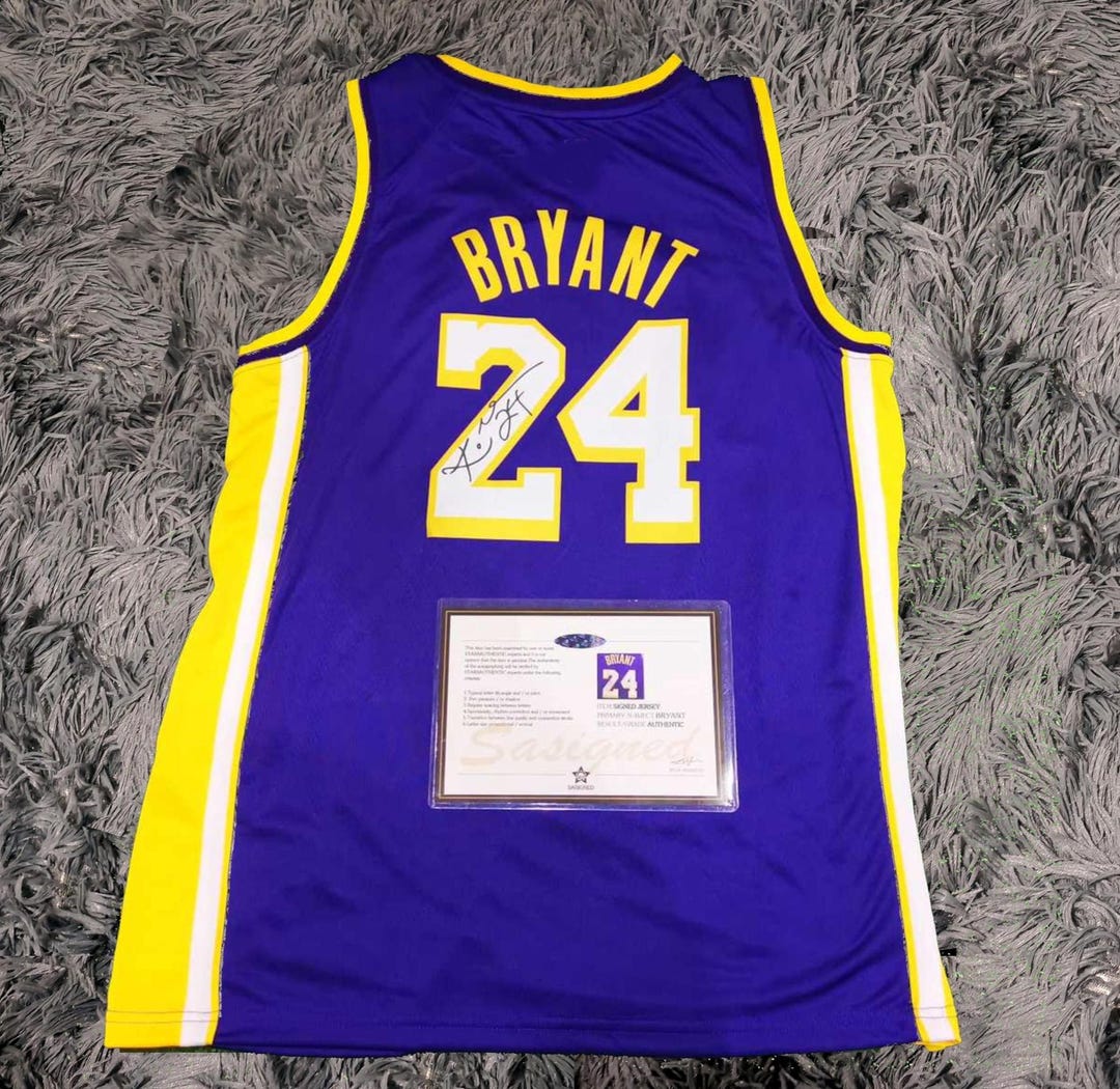 Kobe Bryant SIGNED Los Angeles Lakers #24 Signature Jersey/shirt