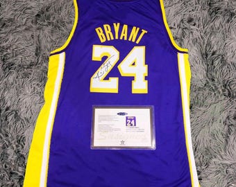 Kobe Bryant SIGNED Los Angeles Lakers #24 Signature Jersey/Shirt - COA - 06/07