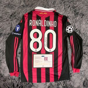 Maillot foot retro et vintage - AC Milan extérieur Ronaldinho 2009/2010