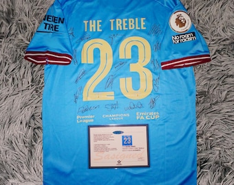 セルヒオ・アグエロのサイン入り、額入りのマンチェスター・シティ写真