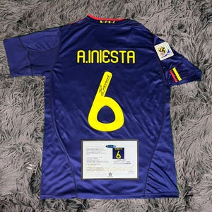 A. INIESTA 直筆サイン入りシャツ 8番 イニエスタ イニエスタ直筆