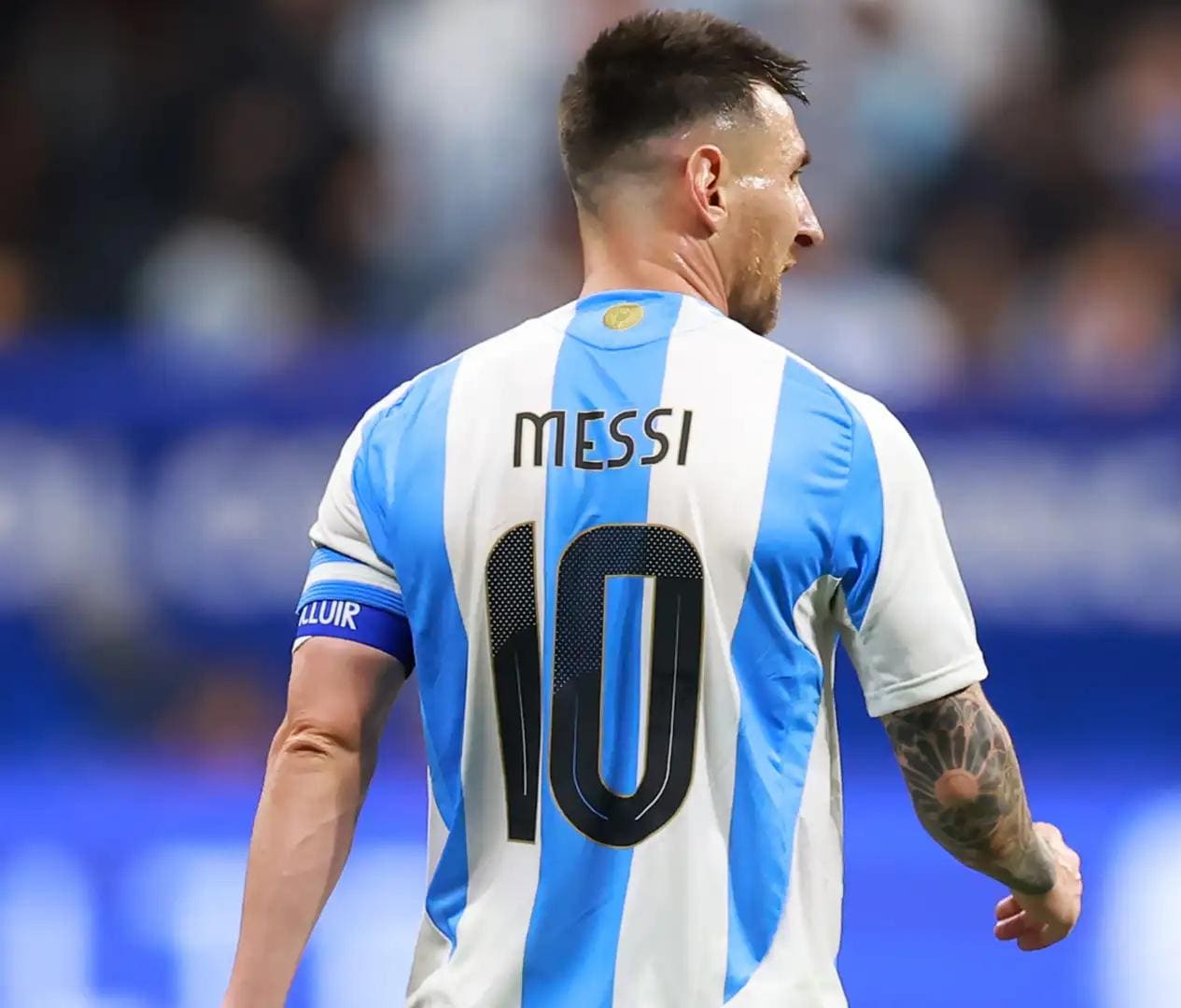 リオネル・メッシ公式サイン入りアルゼンチン代表2024-25ホームシャツ il_fullxfull.6842675847_t9pd.jpg