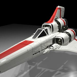 Puede incluir: Maqueta de nave espacial blanca con detalles rojos en las alas y el fuselaje. El modelo tiene un diseño elegante con componentes de motor detallados y una cabina. La nave espacial está sobre un fondo oscuro.
