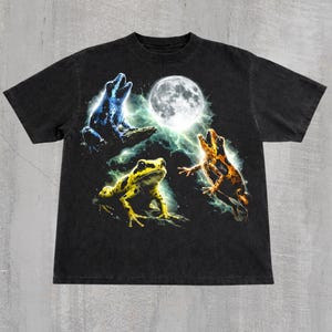 Three Frogs Moon Vintage Graphic T-Shirt,Retro Amphibian Wildlife Graphic T Shirt,Colorful Frog Shirt,2000s Nature Top,Rustic Outdoor Gift