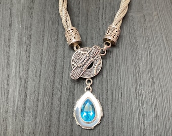 Collar de plata de ley y metales mixtos de 38 cm con topacio azul. Joyería llamativa para mujer.
