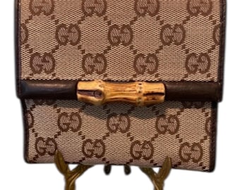 Cartera compacta vintage Gucci Monogram, accesorio de lujo