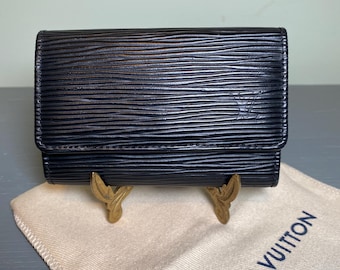 Louis Vuitton EPI Leather 6 Key Case Designer Accessory Includes Dust Bag (interior initials)
