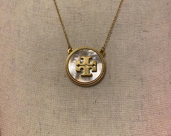 Tory Burch Gold Tone Mother of Pearl Pendant Necklace 18” Adjustable Designer Jewelry Gift