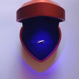 Luxury Velvet LED Jewelry Box with Light – Ideal for Necklace, Pendant, Proposal, Engagement or Wedding Gift Display.