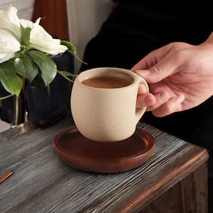 Minimalistische Keramik Kaffeetasse Set Moderne japanische Keramik Steingut Tasse mit Teller