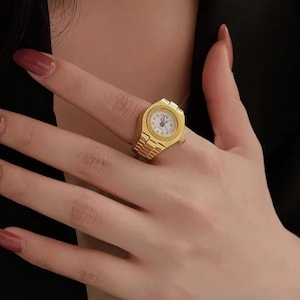 Mini Vintage Watch Ring for Women – Gold Tone Quartz Ring Watch, Adjustable Statement Jewelry, Fashion Accessory Gift