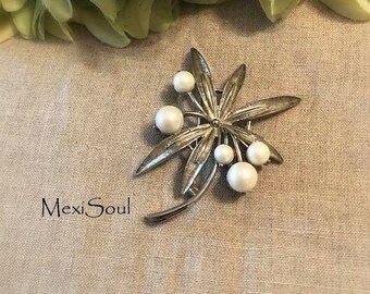 Vintage 1950's Emmons Flower Brooch, Retro Silver/Pearl Flower Brooch, Vintage Jewelry, Retro/Mod/Mid Century Jewelry, Wedding Brooch