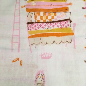 FQ Heather Ross Gauze Far Far Away Princess and the Pea in Pink