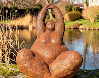 Statue de jardin de femme en méditation - sculpture de yoga rustique, art de jardin zen, décoration en résine