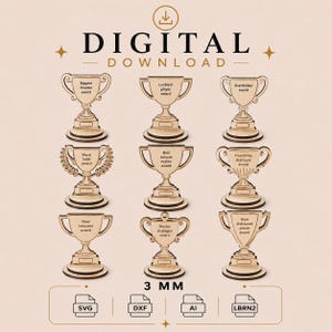 Peut inclure: Un ensemble de téléchargement numérique composé de neuf trophées en bois clair, chacun portant un texte unique tel que Biggest cheater award, Luckiest player award, Overthinker award, Worst loser award, Best excuse maker award et Friendship destroyer award.