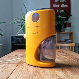Retro koffiemolen Krups Coffina Super Type 223, jaren 70, functioneel in goede staat, geeloranje in Space Age design