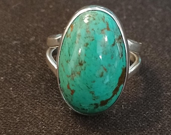 Anello in argento sterling, turchese, fatto a mano negli Stati Uniti da un artista del metallo e spedito dagli Stati Uniti.