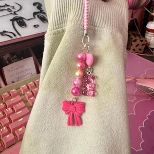Pink Bow Beaded Phone Charm – Cute Kawaii Accessory for iPhone, Pastel Aesthetic, Girly Keychain, Y2K Bag Charm, Handmade Gift