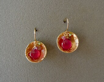 Golden bronze earring with rubies, peridot and tourmaline