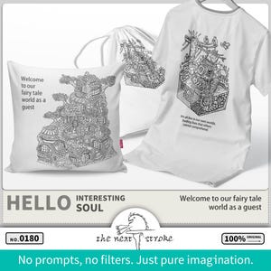 Peut inclure: Un coussin, un sac à cordon et un t-shirt blancs avec une illustration en noir et blanc d'un bâtiment fantaisiste. Le coussin porte l'inscription "Welcome to our fairy tale world as a guest". Le t-shirt porte l'inscription "We all live in our own worlds, leading lives that others cannot comprehend."