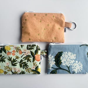 Porte-clés porte-monnaie et porte-cartes à glissière Rifle Paper Co hortensias oranges citrons primavera étoiles métalliques