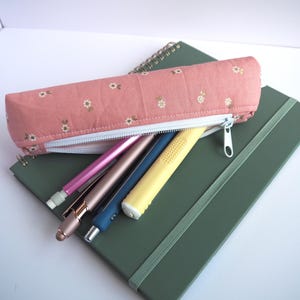 Pencil pouch Small pink flowers gold