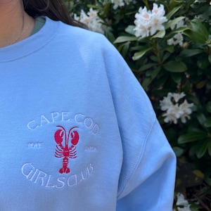 Broderad Cape Cod Girls Club-tröja – Bachelorette Lobster Design