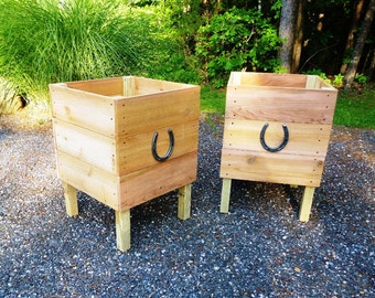 Downloadable Woodworking Plans for a Western Theme Horseshoe Planter