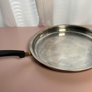 RZADKA, ZABYTKOWA patelnia do omletów Lewis & Conger 13" płytka miedziana z bakelitem