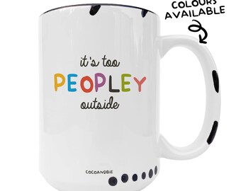 Mug introverti amusant : il y a trop de monde dehors - Tasse à café en céramique de 15 oz