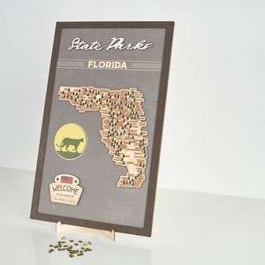 LEMAP US Houten reiskaart staatsparken Florida met bomen om parkbezoeken vast te leggen (lichtgrijs)