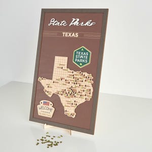 Carte en bois LEMAP des parcs d'État du Texas avec des arbres pour enregistrer les visites dans les parcs (café)