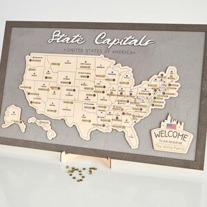 Carte de voyage en bois LEMAP des capitales d'État des États-Unis pour enregistrer le nombre de visites (gris clair) Taille M : 45 x 27 po.