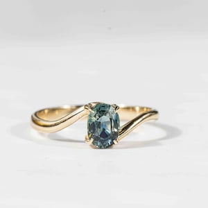 Montana Sapphire and Solid 14k Gold Engagement Ring, Prong Setting, Natural Sapphire