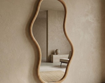 Specchio in legno irregolare, specchio a figura intera organico, specchio asimmetrico in rovere, specchio da parete ondulato, grande specchio di design, decorazione giapponese