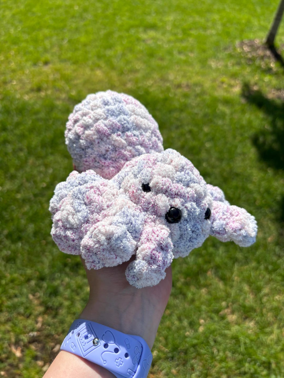 あみぐるみ　編物　クモ　蜘蛛　タランチュラ　ハンドメイド　かぎ針　毛糸　手芸 かぎ針編みのクモタランチュラぬいぐるみ、編みぐるみ、手作り