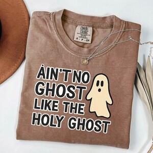 Ain’t No Ghost Like the Holy Ghost Shirt, Funny Christian Halloween Tee, Bible Verse Ghost Shirt, Holy Spirit Jesus Top,Comfort Colors®