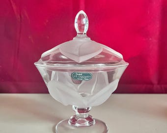 Cristal G. Durand Fransk godisskål med kristalllock – piedestalskål med frostat blad, vintage tillverkad i Frankrike
