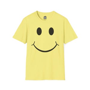 Smiley Face T Shirt Happy Graphic Tee Simple Minimal Shirt Feel Good Outfit Everyday Casual Tee Unisex Soft Cotton Shirt Gift Idea Cornsilk