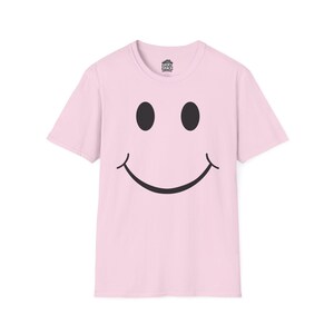 Smiley Face T Shirt Happy Graphic Tee Simple Minimal Shirt Feel Good Outfit Everyday Casual Tee Unisex Soft Cotton Shirt Gift Idea Light Pink